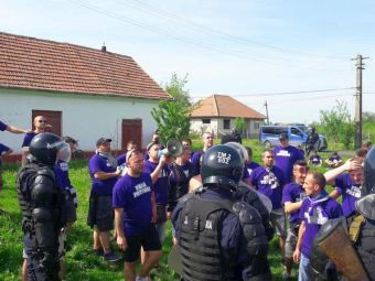 
	Amenda uriasa si depunctare pentru ASU Poli Timisoara, dupa ce echipa a iesit de pe teren in semn de protest
