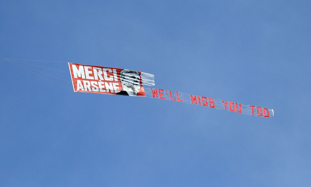 Merci, Arsene! Wenger si-a luat ramas bun dupa 22 de ani de la Arsenal! Gestul superb facut inaintea partidei_2