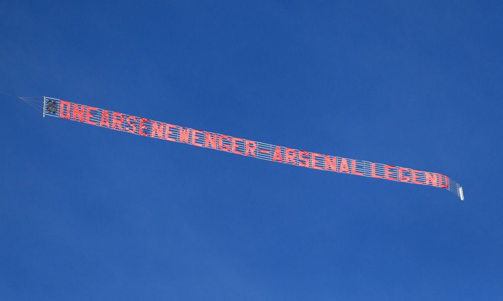 Merci, Arsene! Wenger si-a luat ramas bun dupa 22 de ani de la Arsenal! Gestul superb facut inaintea partidei_3