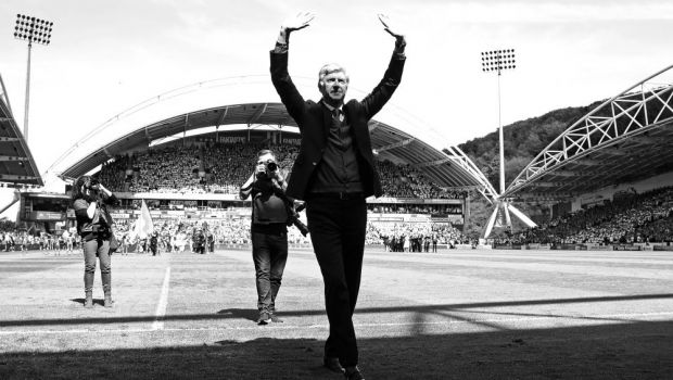 
	Merci, Arsene! Wenger si-a luat ramas bun dupa 22 de ani de la Arsenal! Gestul superb facut inaintea partidei

