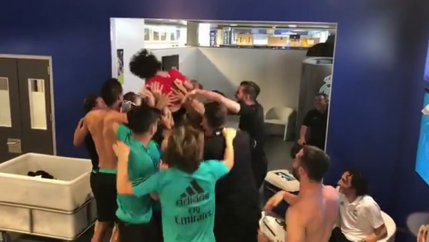 
	Finala Champions League 2018 | Fiul lui Marcelo a facut spectacol in vestiar! TOTI jucatorii l-au ridicat pe brate. VIDEO
