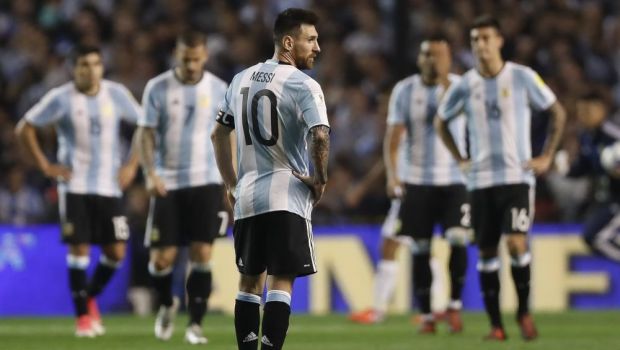 
	Telenovela la nationala Argentinei inainte de Mondial! Sotia unui jucator acuza selectionerul ca face convocarile pe PILE. VIDEO
