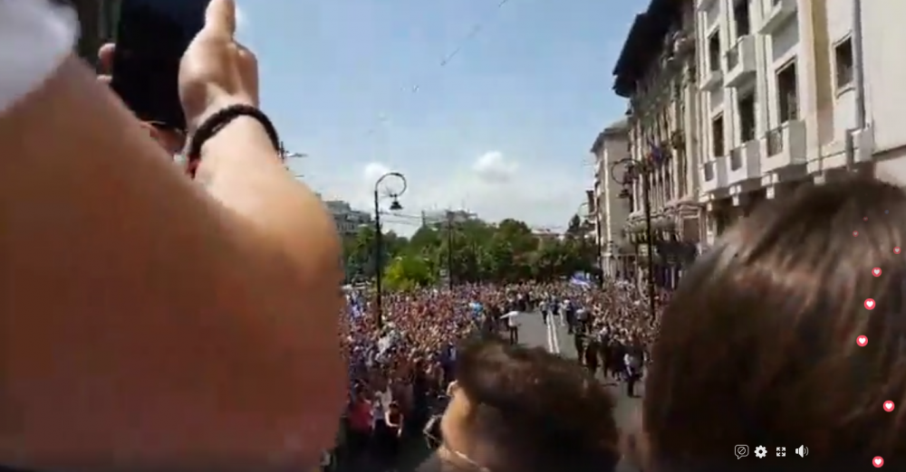 Bucurie nebuna la Craiova! Mii de oameni pe strazi la turul de onoare al jucatorilor, alaturi de trofeul Cupei Romaniei_3