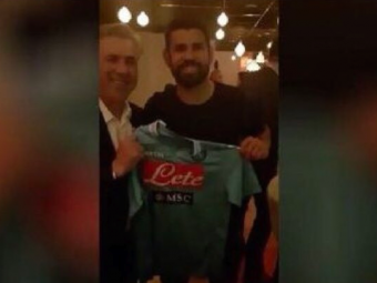 
	Diego Costa, &quot;prezentat&quot; de Ancelotti la Napoli! Motivul pentru care s-a pozat cu tricoul clubului italian
