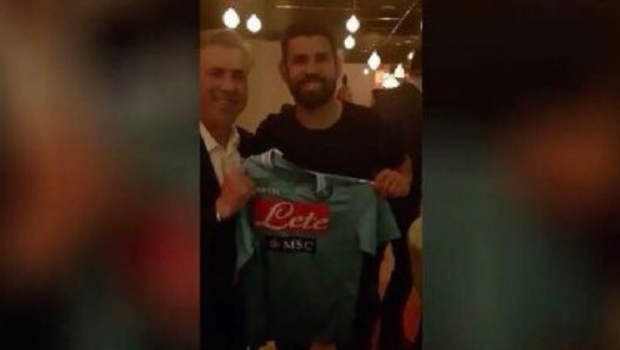 
	Diego Costa, &quot;prezentat&quot; de Ancelotti la Napoli! Motivul pentru care s-a pozat cu tricoul clubului italian
