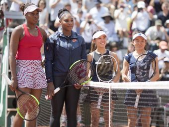 Fotografia turneului! Serena si Venus Williams, la fileu cu japonezele Aoyama si Kato. Cine a castigat meciul :)