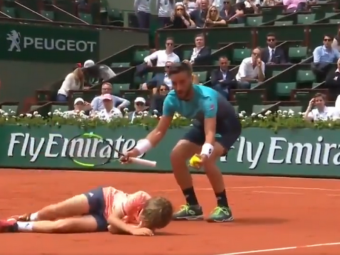 
	Imagini SOC la Roland Garros! Adversarul lui Zverev a facut KO un copil de mingi pe teren! VIDEO
