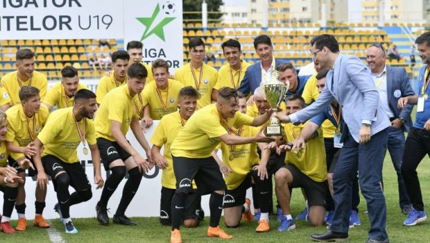 
	Viitorul a facut scor cu Dinamo si a castigat campionatul la U19! Jucatorii crescuti de Hagi vor reprezenta Romania in YouthLeague
