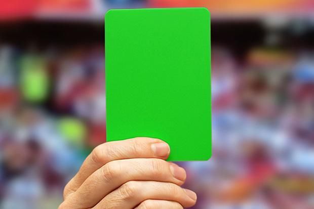 Moment istoric! S-a acordat primul cartonas verde din fotbal! La ce meci a avut loc evenimentul si pe ce motiv_2