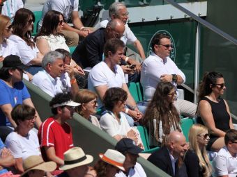 
	Romania de AUR! Gica Hagi si Gica Popescu, suporterii Simonei Halep in tribune la Roland Garros
