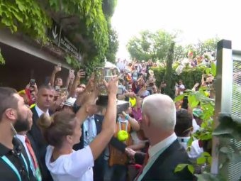 
	VIDEO! Gestul senzational al antrenorului lui Sloane Stephens! Ce a facut cand Simona sarbatorea cu trofeul Roland Garros &nbsp;
