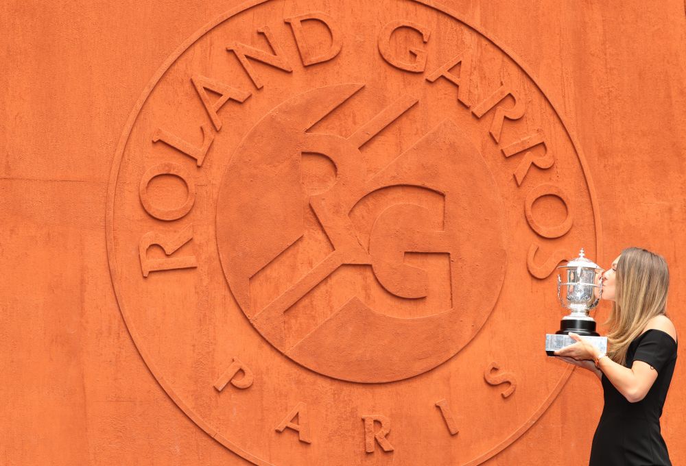 A avut loc sedinta foto a Simonei Halep cu trofeul Roland Garros! Cum s-a imbracat Simona la eveniment FOTO_6