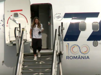 
	VIDEO Simona Halep a ATERIZAT la Bucuresti cu marele trofeu Roland Garros! Diseara, Simona va fi pe National Arena
