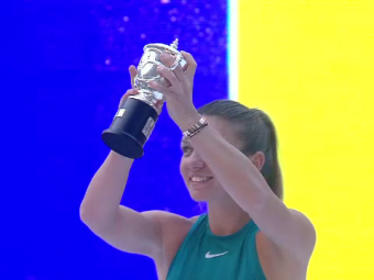 
	VIDEO Simona Halep a prezentat trofeul Roland Garros pe National Arena | Simona: &quot;Va multumesc, sunt mandra ca sunt romanca! Nu ma asteptam la asa ceva!&quot;
