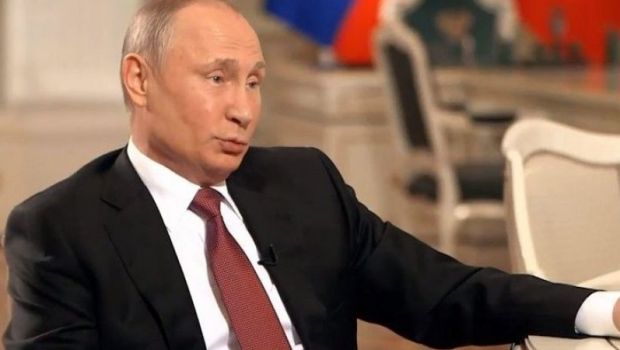 
	Selectionerul Rusiei A INGHETAT cand s-a uitat la telefon: &quot;Ma scuzati, e seful statului!&quot; Putin l-a sunat in mijlocul conferintei de presa
