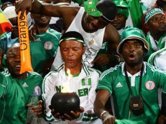 
	Probleme in Rusia: suporterii Nigeriei, suparati ca nu sunt lasati cu gaini pe stadioane :)

