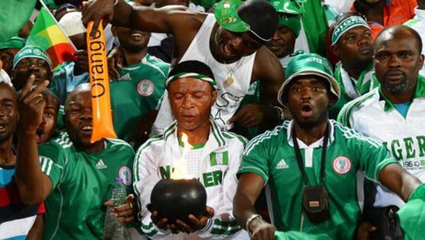 
	Probleme in Rusia: suporterii Nigeriei, suparati ca nu sunt lasati cu gaini pe stadioane :)
