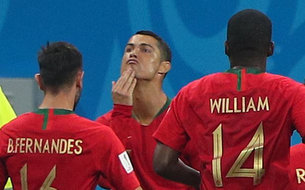 Ce reprezinta gestul cu mana la barba, facut de Ronaldo dupa golul de 1-0 cu Spania. Twitterul a explodat dupa reusita_3