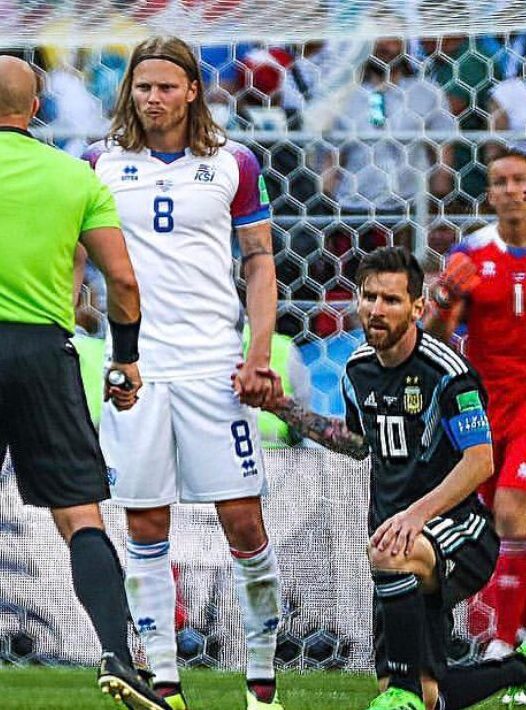 Cine e islandezul care a pus mana pe tricoul lui Messi dupa meciul de la Mondial! A costat in toata cariera lui cat ia Messi intr-o luna_2