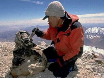 
	Cum s-a folosit capitanul lui Peru de aceasta mumie ca sa scape de suspendarea pentru cocaina si sa poata juca la Mondial 
