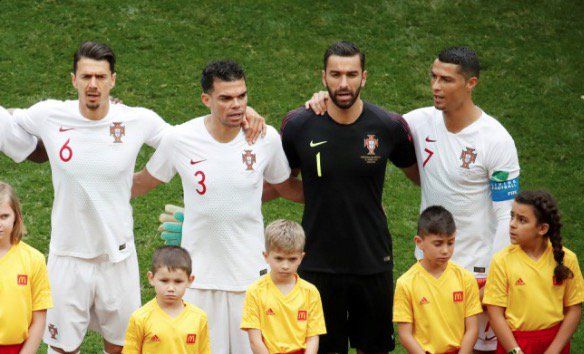 De ce a stat Cristiano Ronaldo intors in momentul intonarii imnului Portugaliei la meciurile cu Spania si Maroc_2