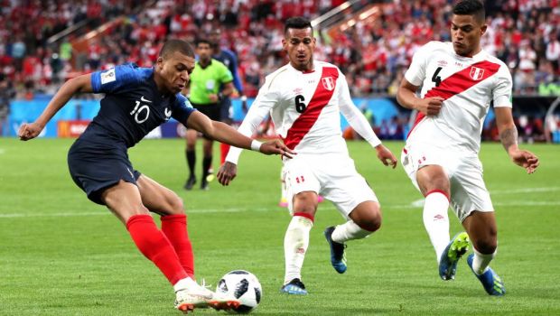 
	VIDEO REZUMAT Franta - Peru 1-0 | Mbappe a inscris unul dintre cele mai usoare goluri din cariera! E cel mai tanar marcator din istoria Frantei la o Cupa Mondiala
