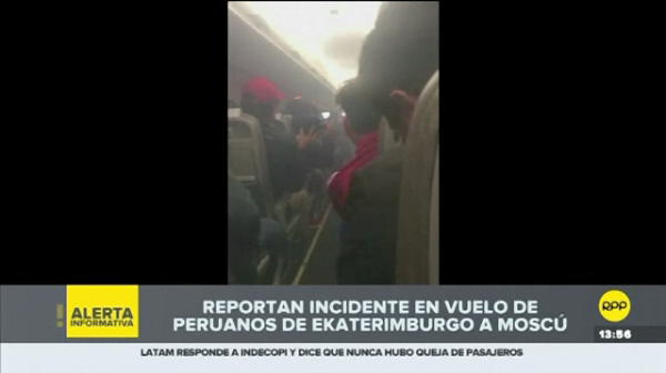 Avionul statului PERU s-a umplu de FUM in timpul zborului! Imagini de GROAZA pentru jucatori din interior! VIDEO