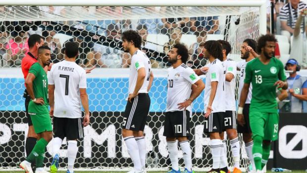 
	ARABIA SAUDITA 2-1 EGIPT, CM 2018 | Salah pleaca acasa cu 2 goluri si ultimul loc in grupa A! Arabia Saudita a dat lovitura la ultima faza a meciului

