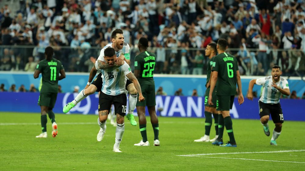 Rojo l-a carat pe Messi in optimile Mondialului! LA PROPRIU! Imagini incredibile dupa reusita din minutul 87! Maradona a innebunit in tribuna: a aratat degetul mijlociu_1