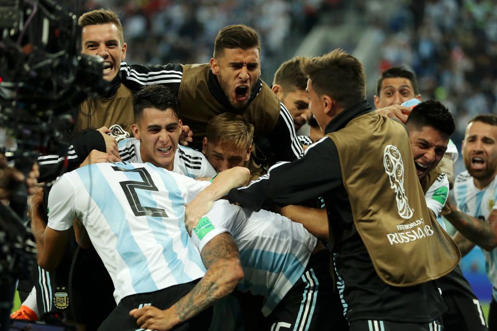 Rojo l-a carat pe Messi in optimile Mondialului! LA PROPRIU! Imagini incredibile dupa reusita din minutul 87! Maradona a innebunit in tribuna: a aratat degetul mijlociu_4