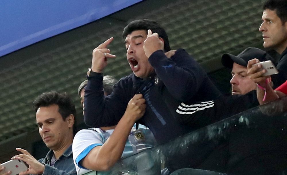 Rojo l-a carat pe Messi in optimile Mondialului! LA PROPRIU! Imagini incredibile dupa reusita din minutul 87! Maradona a innebunit in tribuna: a aratat degetul mijlociu_6