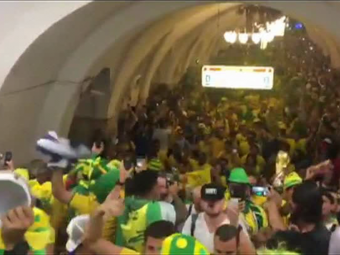 Brazilienii au facut HAOS la metroul din Moscova! Cum s-au bucurat dupa calificarea in optimi la Mondial. VIDEO
