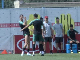
	CM 2018 // &quot;SIIII!&quot; Cristiano Ronaldo a sutat ca Budescu din spatele portii! Cum s-a dus mingea: VIDEO
