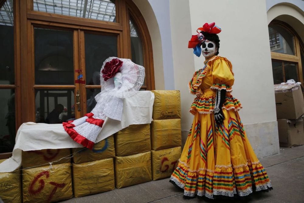 GALERIE FOTO | Mexicanii au sarbatorit "Dia de muertos" pe strazile din Moscova_11