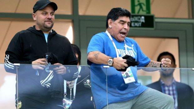 
	Nu s-a putut abtine! Maradona a mers la Franta - Argentina, dupa ce la meciul precedent i s-a facut rau! Cum s-a bucurat la gol
