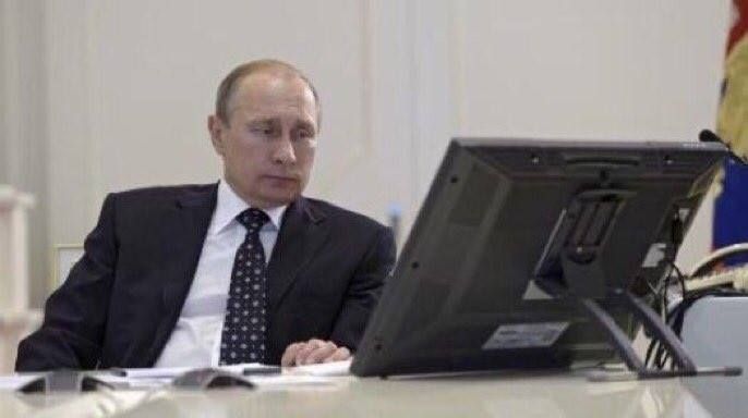 Primul telefon dat de Vladimir Putin dupa ce Rusia a eliminat Spania de la Mondial :)) Internetul s-a umplut de glume dupa inca un soc la turneul final_1