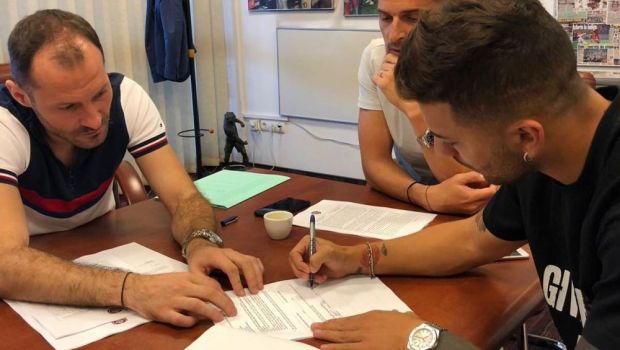 
	OFICIAL: CFR Cluj a mai facut un transfer! A luat un fotbalist care a fost aproape de nationala Italiei
