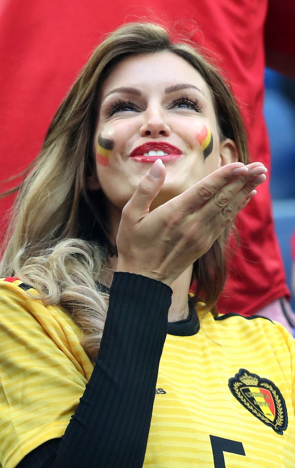 FOTO | Romanca ce a atras toate privirile la Franta - Belgia! Cum a ajuns tanara din Brasov cea mai sexy fana a Belgiei la Mondial_2