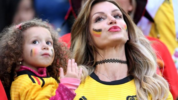 
	FOTO | Romanca ce a atras toate privirile la Franta - Belgia! Cum a ajuns tanara din Brasov cea mai sexy fana a Belgiei la Mondial

