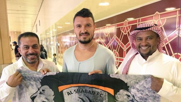
	FOTO: Budescu a ajuns in Arabia Saudita! Prima imagine de la Al Shabab. Ce salariu URIAS va incasa
