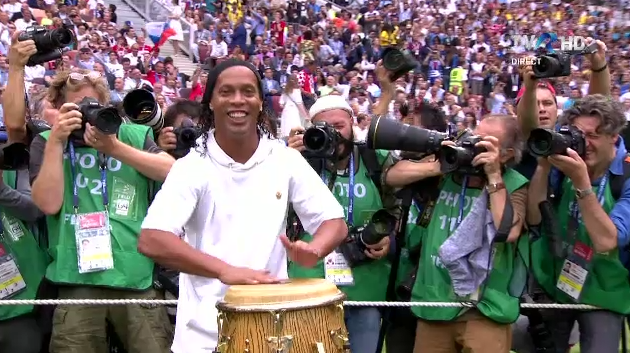 Moment demential inainte de finala! Ronaldinho a cantat Kalinka la tarabana, tot stadionul in delir_5