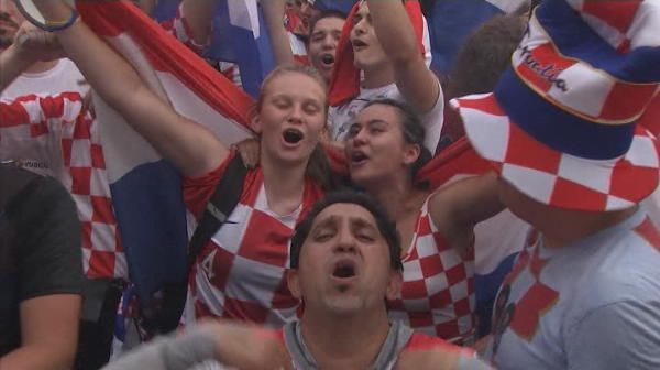 Invinsi, nu DOBORATI! Croatii au dat petrecere pe strazi chiar daca au pierdut finala Cupei Mondiale! VIDEO FANTASTIC