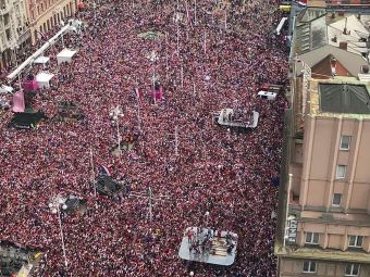 
	Croatii, primiti ca niste EROI la Zagreb de 100.000 de oameni: &quot;Pentru noi, sunteti campioni!&quot; Imagini FABULOASE
