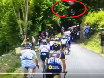 
	Ce a fost asta? Imaginea zilei in Turul Frantei: un mountain biker a zburat deasupra plutonului de ciclisti // VIDEO
