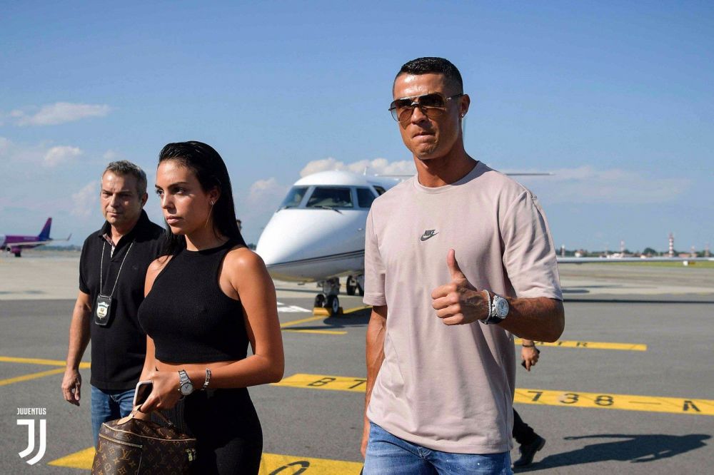 Ronaldo s-a mutat intr-un palat la Torino! Portughezul da 600.000 euro pe an pentru a sta in casa in care au mai locuit Zidane si Cannavaro_1