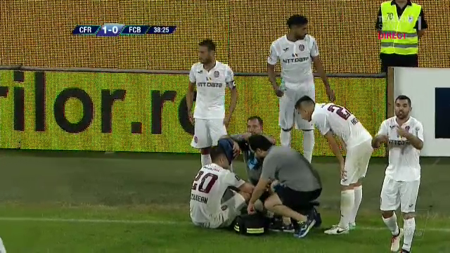 Tucudean si-a SPART CAPUL si a INNEBUNIT de nervi in timpul meciului! Imagini INCREDIBILE la Cluj_7