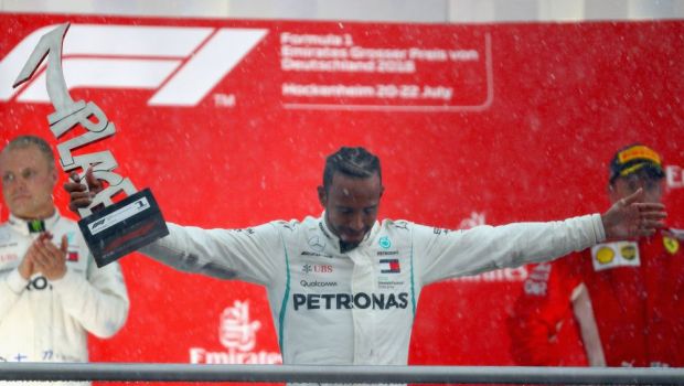 
	VICTORIE pentru Hamilton in Marele Premiu al Germaniei! Vettel a iesit in decor cand conducea cursa FOTO
