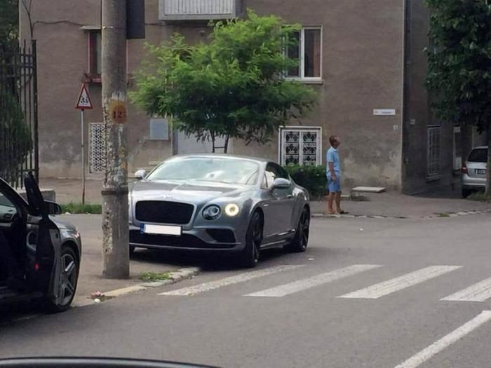 Fratele Simonei Halep, criticat pentru modul in care si-a parcat Bentley-ul de 180.000 de euro in Constanta. FOTO_1