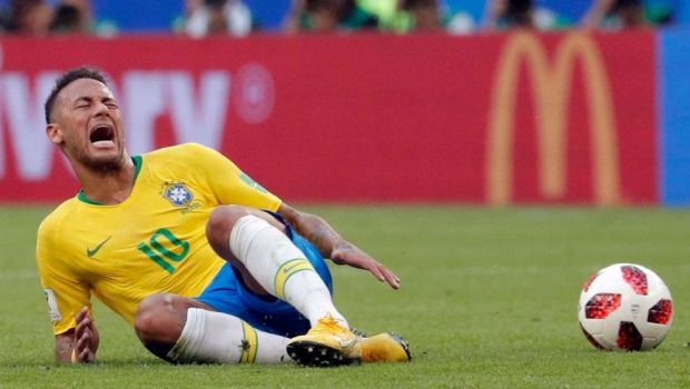
	Neymar, IRONIZAT in Brazilia dupa ce a recunoscut ca exagereaza: &quot;Si-a tras singur un glont in picior!&quot; VIDEO
