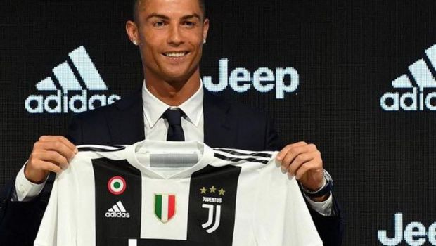 
	Inca un roman la Juventus! Primul lucru pe care l-a facut: poza cu Cristiano Ronaldo | FOTO
